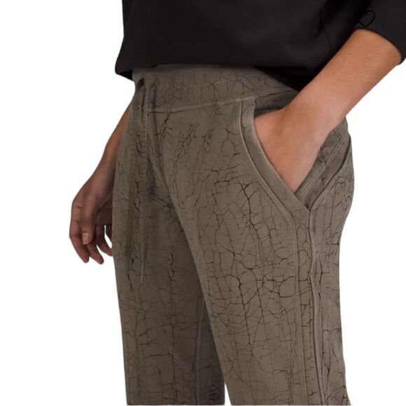 Lululemon Warm Up Jogger 7/8 Length in Thread Dye Rover Black - Picture 5 of 9